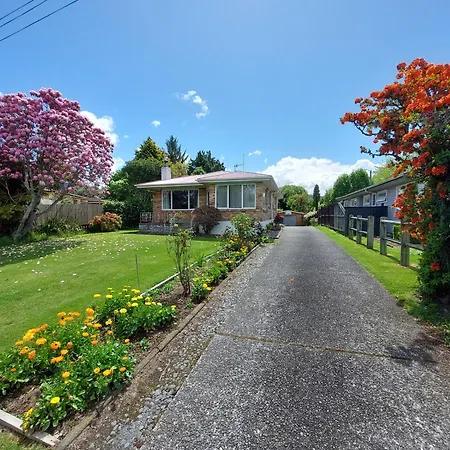 3 Bedroom Home By The Reserve Rotorua Exterior photo
